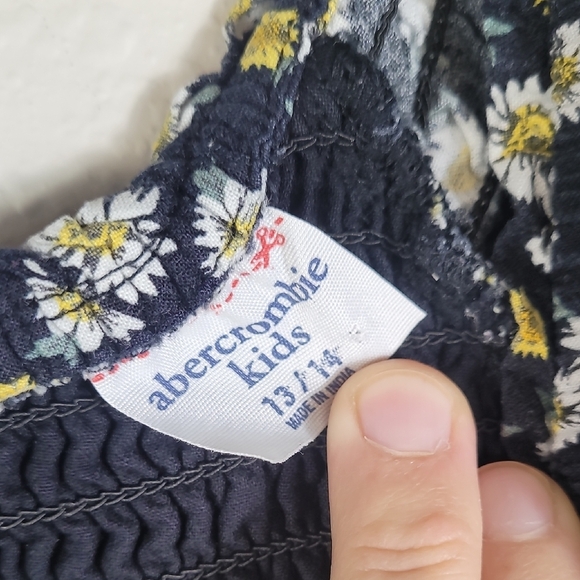 Abercrombie Kids Girls Smocked Daisies Dress Size 13/14 Open Back Off Shoulder - Picture 6 of 12